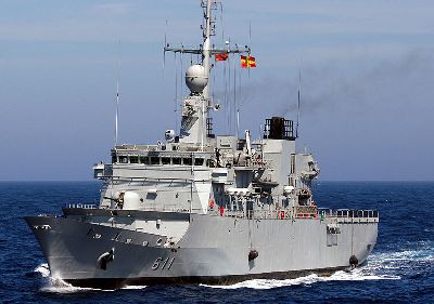 البحرية الملكية باسفي توقف اربعة مراكب بالجر