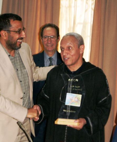 الجمعية المغربية لربابنة صيد الرخويات تكرم قيدوم مكوني الصيد عمر بعزا