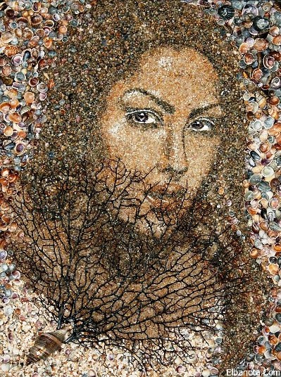 سفتلانا ايفانشيتكو فنانة تراود الرمل و الصدف في تشكيل اللوحات