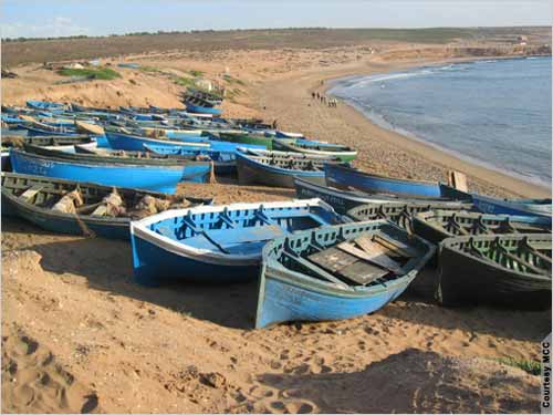 قرية الصيد تافضنا في انتظار نفض الغبار