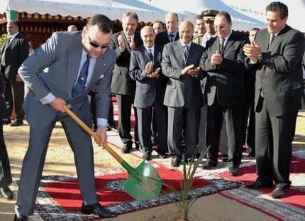 هكذا تنقل المشاريع من ميناء الى ميناء كما ينقل نخيل الزينة في الزيارات الملكية