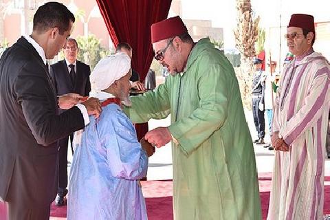 جلالة الملك ينعم على ختار الجماني و شخصيات مغربية و أجنبية بأوسمة ملكية