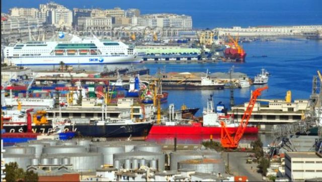 الجزائر: انشاء أربعة مجمعات اقتصادية كبرى