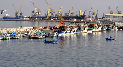 جمعية ربابنة مراكب الصيد بالجر بميناء الناظور تدق ناقوس الخطر