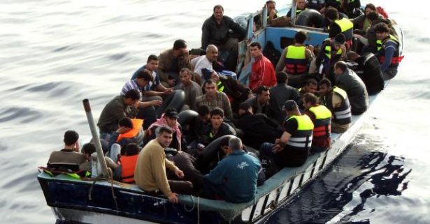 عشرة قتلى على الأقل في غرق قارب لاجئين في المتوسط
