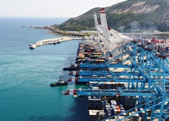 ميناء طنجة المتوسط يطمح لدخول قائمة أفضل 20 ميناء في العالم