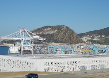 ميناء طنجة المتوسط يسجل ارتفاعا بـ8.7 في حجم البضائع المعالجة سنة 2016