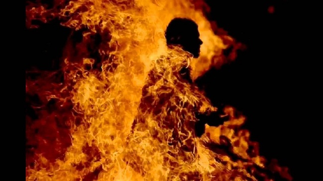 مندوب الصيد البحري بالداخلة يكشف تفاصيل ماقبل كارثة محاولة اضرام بحار النار في نفسه