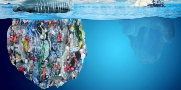 بحلول 2050 البلاستيك أكثر من السمك في المحيطات