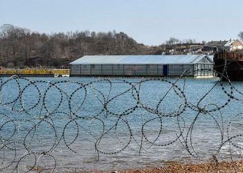 اطلاق سراح المعتقلين بسجن الحيتان