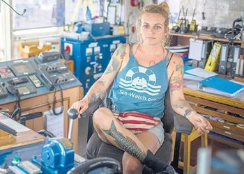 عشرون سنة سجنا لقبطانة انقذت 6000 شخصا من الغرق في البحر