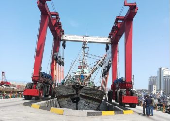 رافعة مراكب الصيد بأسفي ترفع من انسيابية الأشغال بالورش الجاف.