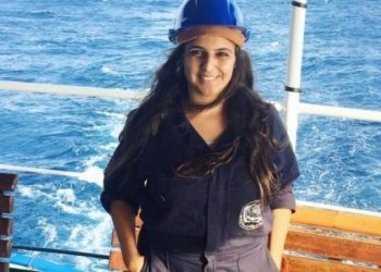 “دنيا” تحقق حلمها كمهندسة بحرية بـ”غواصة ذكية”