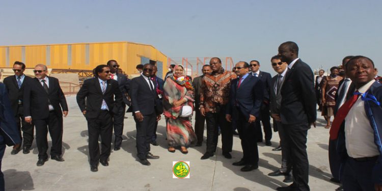 موريتانيا : ولد عبد العزيز يتفقد الشركة الوطنية لصناعة السفن