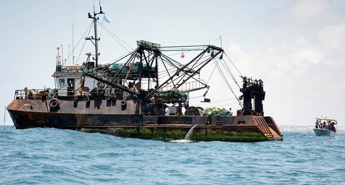الصومال:سفن أجنبية تمارس الصيد الجائر تحت الحماية الدولية