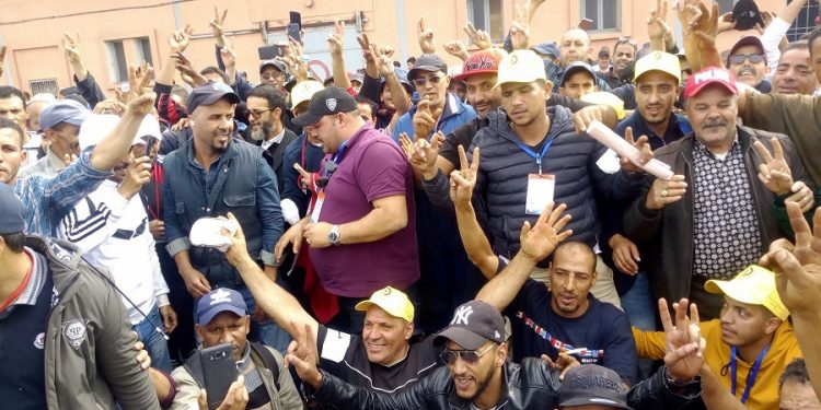 وقفة احتجاجية ثانية لبحارة مجموعة أومنيوم المغربي للصيد قبل انطلاق رحلات الصيد.