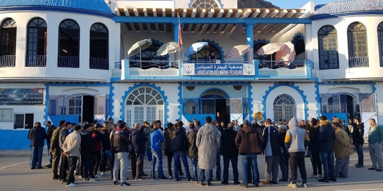 الحسيمة: بحارة صيد الأسماك السطحية يعلنون إضرابا عن العمل لغاية السبت المقبل