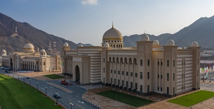 الأكاديمية العربية بالشارقة تعرض إمكاناتها في التعليم البحري