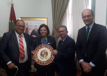 زكية الديوش تتسلم ذرع مملكة تونغا.