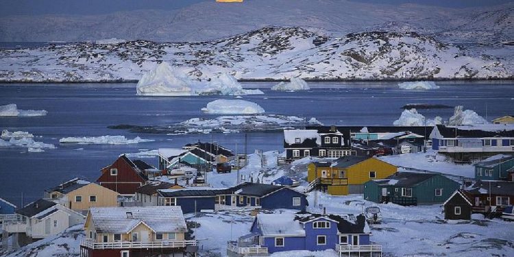 السماء الصافية تفتك بالغطاء الجليدي لغرينلاند خلال 2019