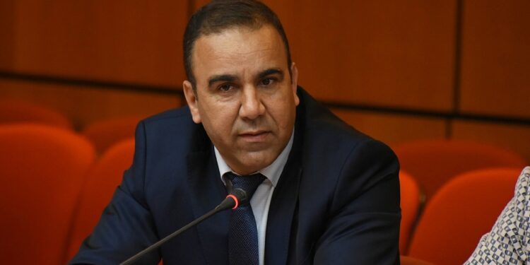 عبد العزيز لشهب يبرز دور الفريق الاستقلالي في تباحث حيثيات القوانين وصياغة تعديلات تتدارك الثقوب والنواقص.