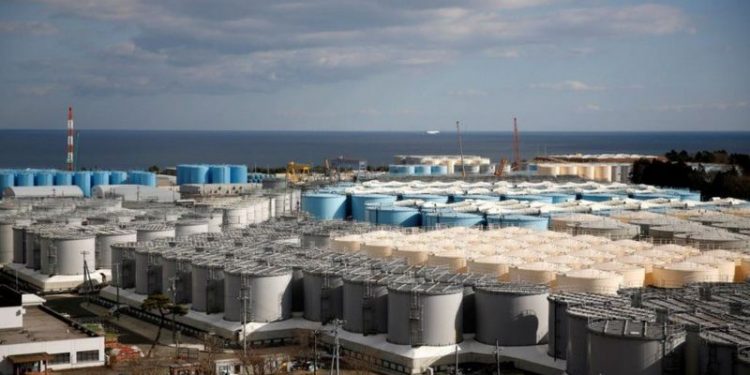 اليابان تغضب جيرانها بخطة للتخلص من مياه ملوثة في المحيط