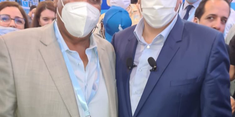 العربي مهيدي يحلق مع سرب الحمائم