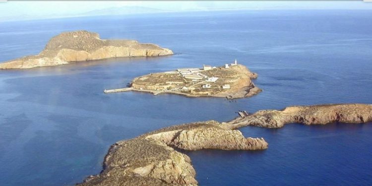 حزب “فوكس” يتهم المغرب بـ”غزو إسبانيا” بسبب مزارع سمكية