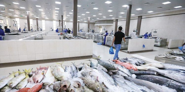 أكبر أسواق الخليج يعزز التوطين في الصناعات السمكية