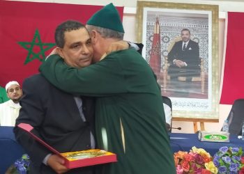 موظفو مندوبية الصيد البحري بطانطان يودعون رئيسهم بالدموع