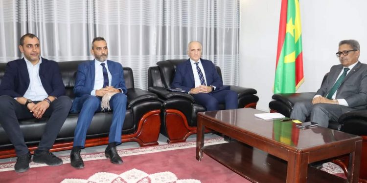وفد من رجال الأعمال الإسبان يطلع على فرص الاستثمار في نواذيبو