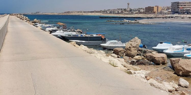 ليبيا/سرت: توزيع تجهيزات و معدات صيد ل45 بحار في الصيد الحرفي