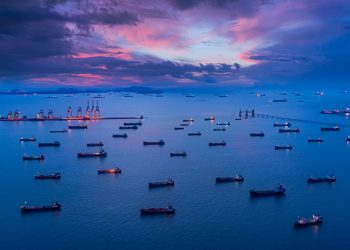 نشطاء يدعون الاتحاد الأوروبي إلى فرض ضرائب على صناعة الصيد لتمويل إزالة الكربون