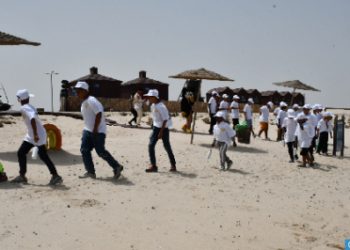 الداخلة .. حملة تحسيسية حول الحفاظ على البيئة بشاطئ “فم لبوير”