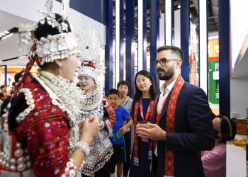 مسؤول صيني: الولايات المتحدة مشتبه بها في 13 نشاطًا للصيد غير القانوني