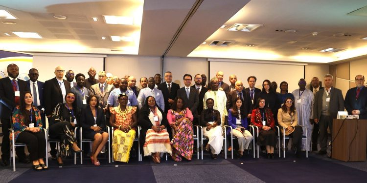 الكومافات تجمع خبراء و إعلاميين حول موضوع “التواصل و الاقتصاد الازرق”