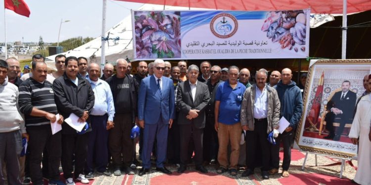 الواليدية: عامل الإقليم يسلم معدات الصيد و الملاحة ل 37 مستفيدا من مهني الصيد التقليدي