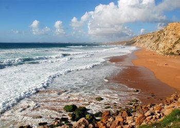 البنك الدولي: ارتفاع درجة الحرارة و تآكل السواحل يهدد السياحة بالمغرب
