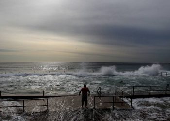 دراسة تكشف تشبع رذاذ البحر بمواد سمية عالية الكثافة PFAS