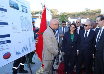وزير الفلاحة والصيد البحري والتنمية القروية والمياه والغابات، كاتبة الدولة المكلفة بالصيد البحري، يدشنان سوقًا للسمك بالمهدية