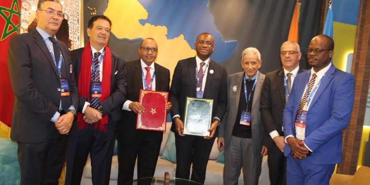 الكومافات و تجمع أرباب مراكب و مصانع السمك السطحي يوقعان مذكرة تفاهم من أجل صيد مستدام