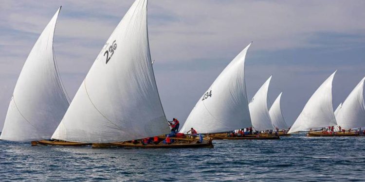 مهرجان الظفرة البحري، يتوج الفائزين في سباق جنانة للمحامل الشراعية