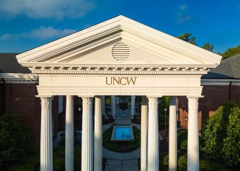 أفق الابتكار الأزرق: مؤتمر UNCW يرسم خريطة المستقبل المستدام للمحيطات.