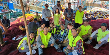 اطفال جمعية نداء للتتت الصبغي في زيارة استطلاعية لميناء الصيد البحري باسفي