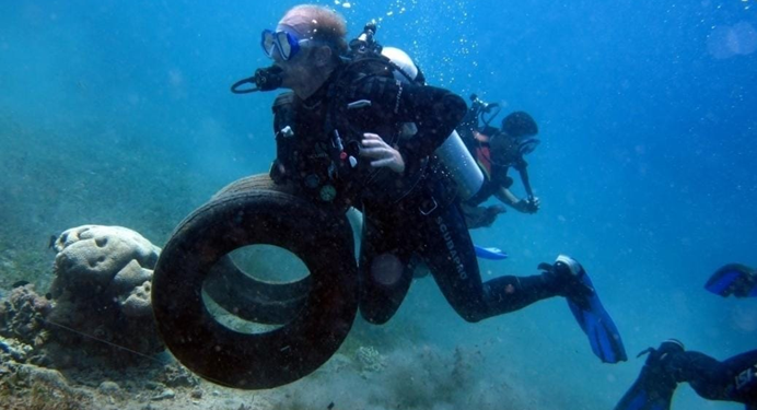 يوم بيئي بدار بوعزة من تنظيم الجامعة الملكية المغربية للغوص والأنشطة تحت المائية