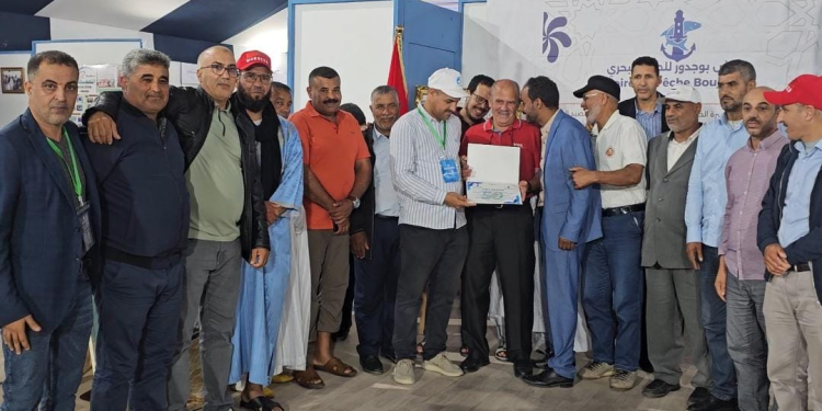 النسخة الأولى لمعرض الصيد البحري ببوجدور تكرم الكونفدرالية المغربية للصيد التقليدي وتسجل رقما قياسيا باستقطاب الألاف من الزوار