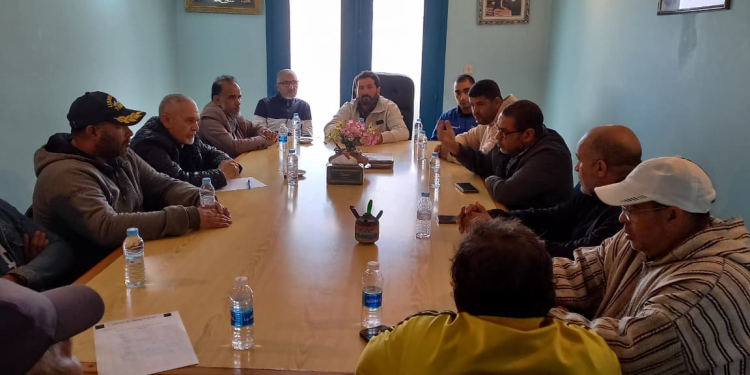 ارباب وربابنة لمراكب الصيد بالخيط يتدارسوا الاكراهات والمشاكل التي يعيشونها بميناء اسفي