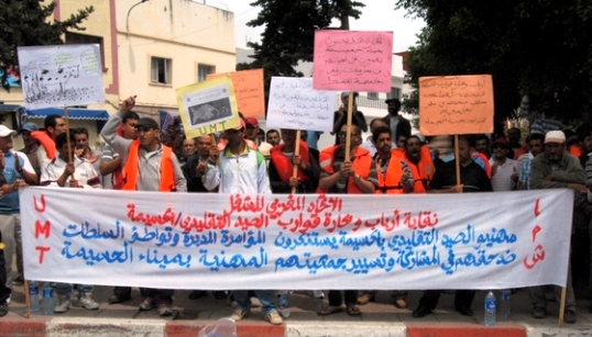 بحارة الحسيمة يهددون بمسيرة عبر البحر للقاء جلالة الملك