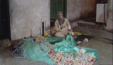 حياكة شباك الصيد في لبنان ،صناعة بايادي نسوية.