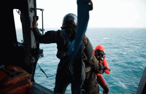 Evacuation médicale sur un chalutier de Saint-Guénolé